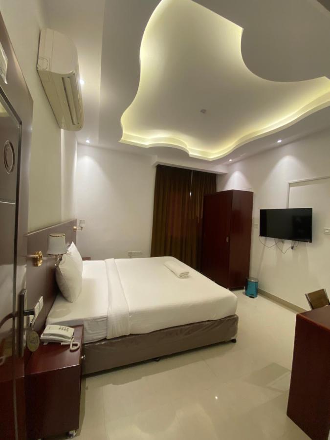 Aljawhara Inn Hotel Seeb ภายนอก รูปภาพ