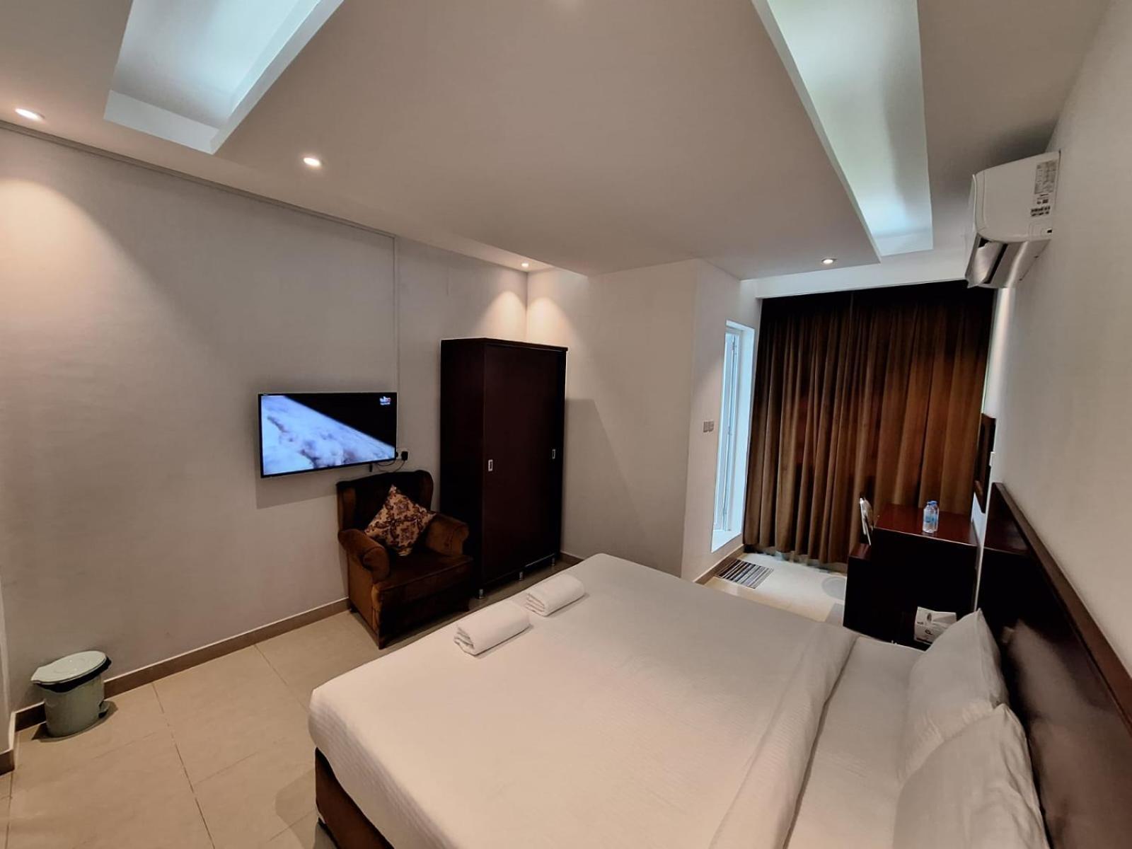 Aljawhara Inn Hotel Seeb ภายนอก รูปภาพ